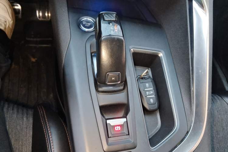 Used Peugeot 4008 2017 350THP Elite Edition Gear Lever