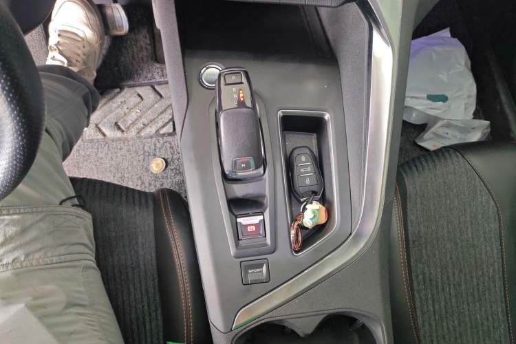 Used Peugeot 4008 2017 350THP Elite Edition Gear Lever