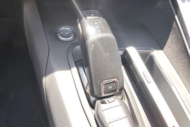 Used Peugeot 4008 2017 350THP Elite Edition Gear Lever