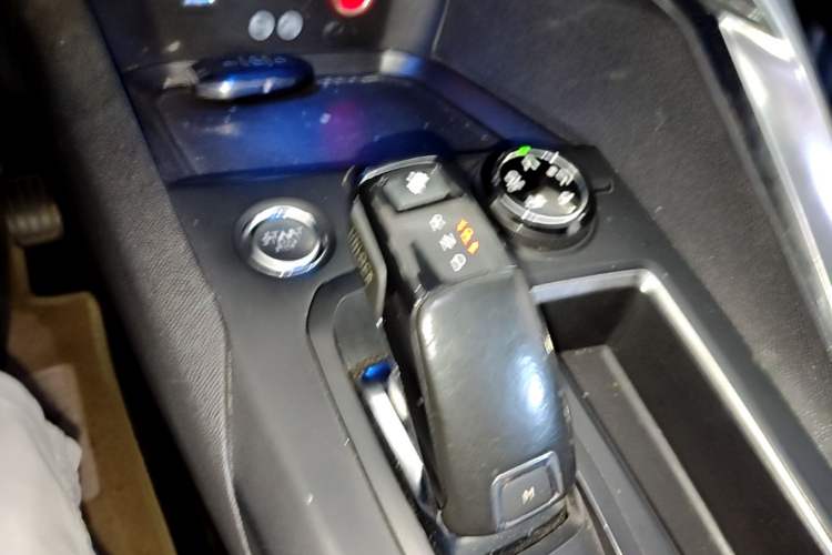 Used Peugeot 4008 2017 350THP Luxury Edition Gear Lever