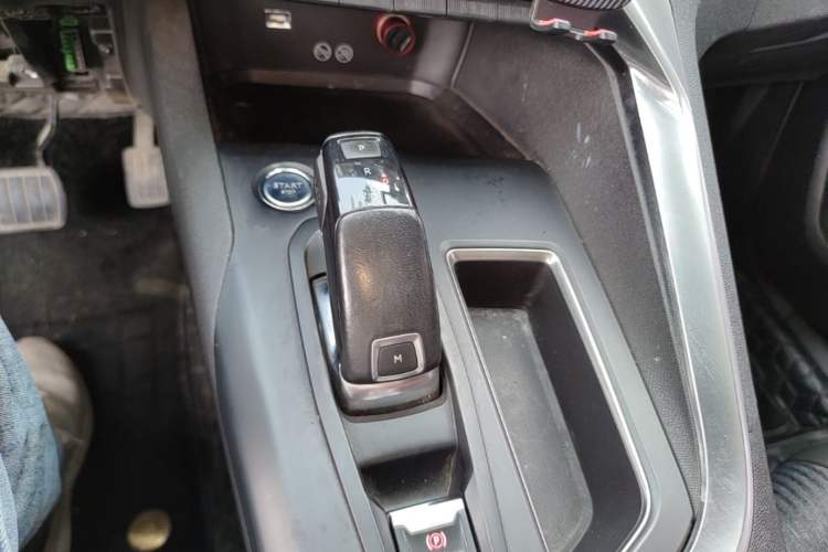 Used Peugeot 4008 2017 350THP Elite Edition Gear Lever