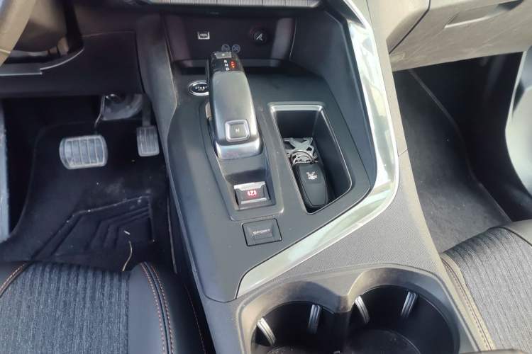 Used Peugeot 4008 2017 350THP Elite Edition Gear Lever