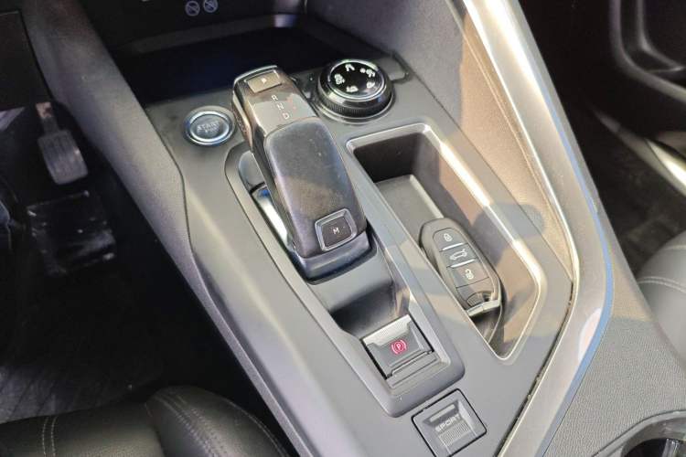 Used Peugeot 4008 2017 350THP Luxury Edition Gear Lever