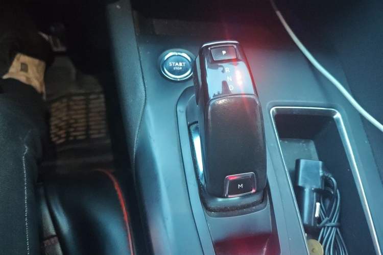 Used Peugeot 4008 2017 350THP Elite Edition Gear Lever