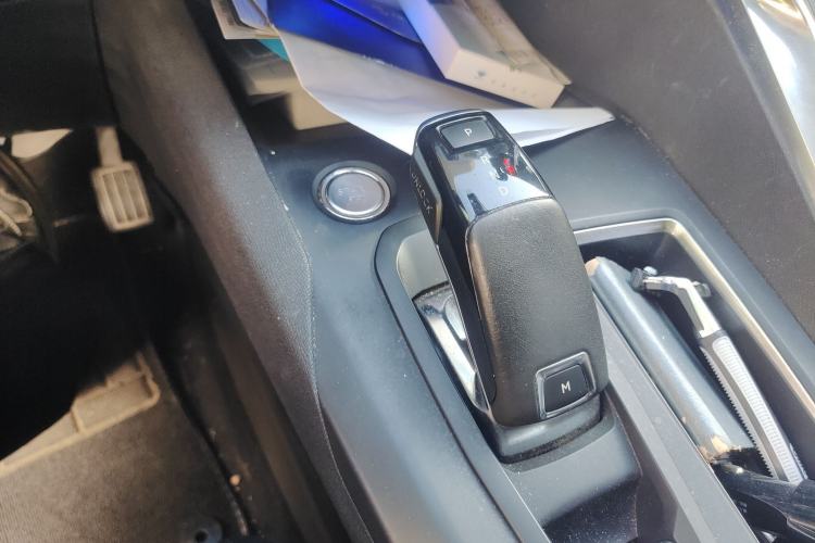 Used Peugeot 4008 2017 350THP Elite Edition Gear Lever