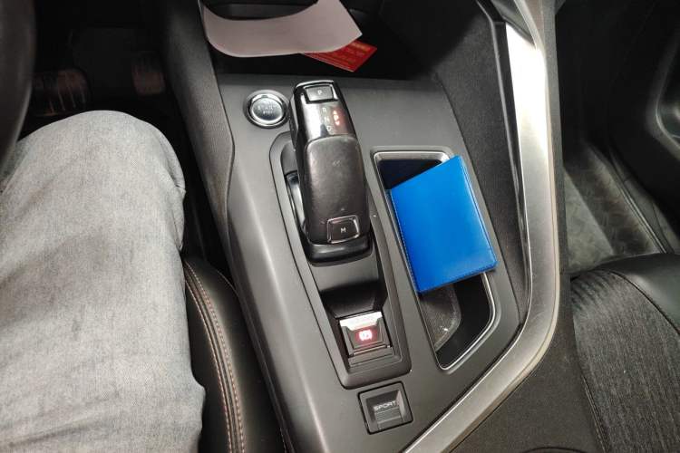 Used Peugeot 4008 2017 350THP Elite Edition Gear Lever