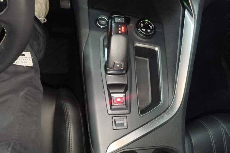 Used Peugeot 4008 2017 350THP Luxury Edition Gear Lever