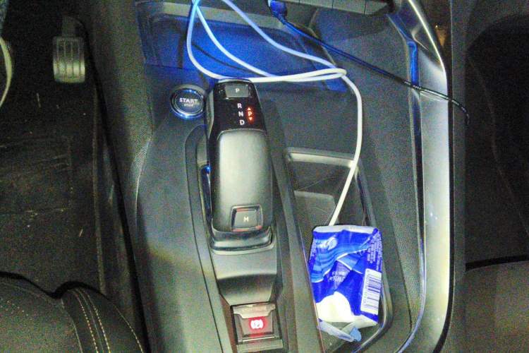 Used Peugeot 4008 2017 350THP Elite Edition Gear Lever
