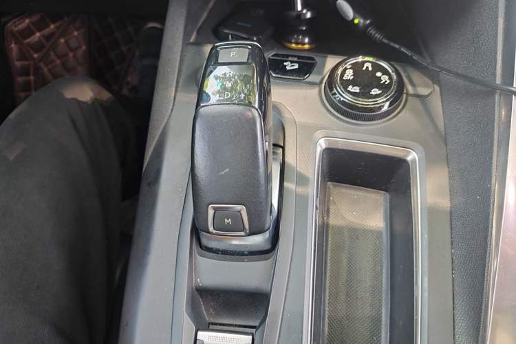 Used Peugeot 4008 2017 350THP Luxury Edition Gear Lever