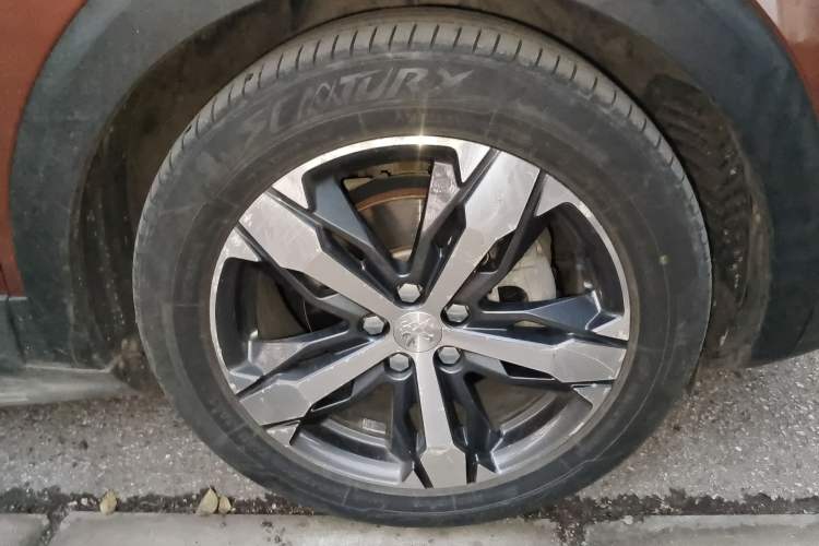 Used Peugeot 4008 2017 350THP Elite Edition Right Front Wheel Hub