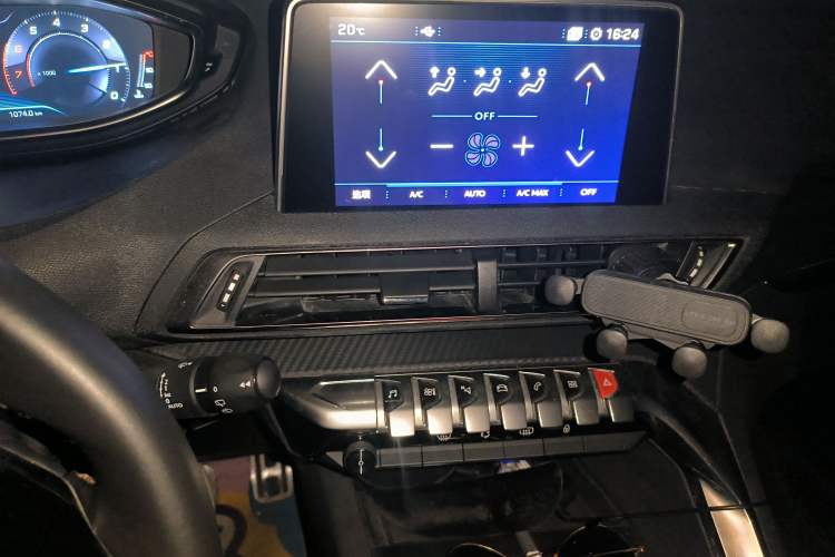 Used Peugeot 4008 2018 350THP Elite Edition Audio And AC Panel
