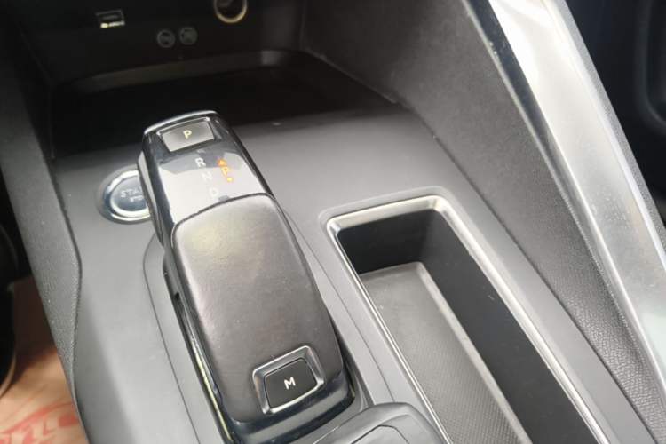 Used Peugeot 4008 2018 350THP Elite Edition Gear Lever