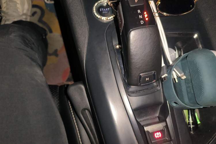 Used Peugeot 4008 2018 350THP Elite Edition Gear Lever