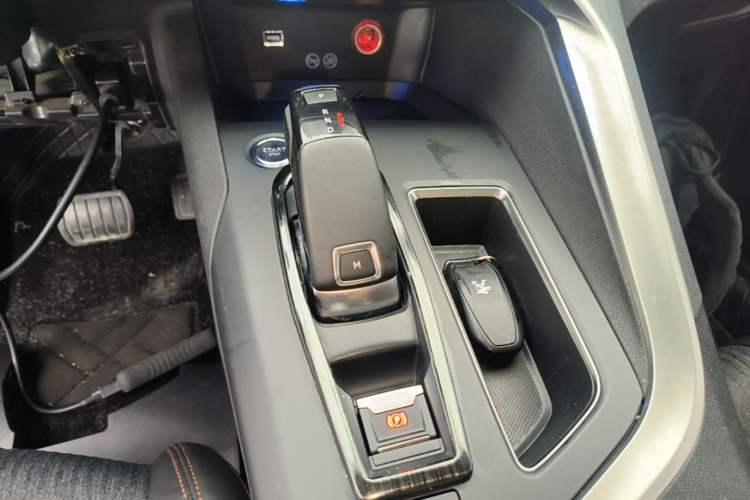 Used Peugeot 4008 2018 350THP Elite Edition Gear Lever