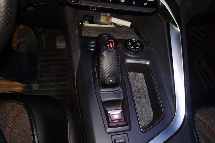Used Peugeot 4008 2018 380THP Luxury Edition Gear Lever