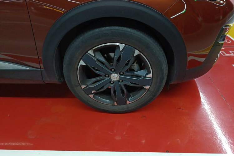 Used Peugeot 4008 2018 350THP Elite Edition Right Front Wheel Hub