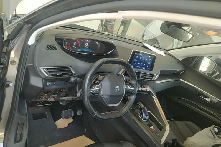 Used Peugeot 4008 2018 350THP Elite Edition Center Console