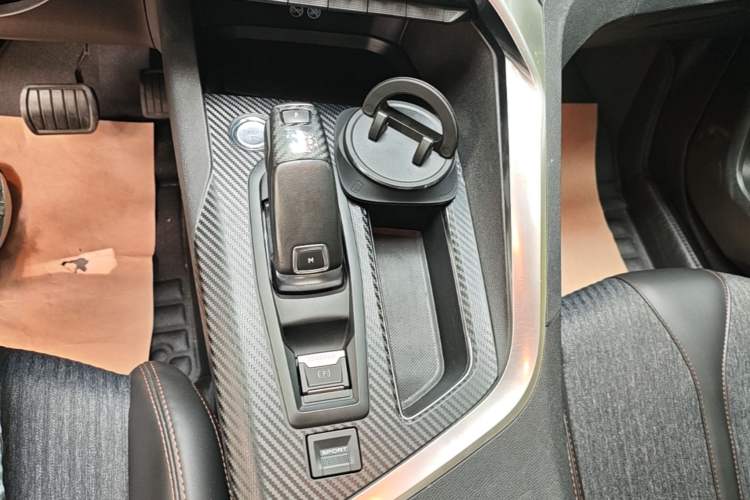 Used Peugeot 4008 2018 350THP Elite Edition Gear Lever
