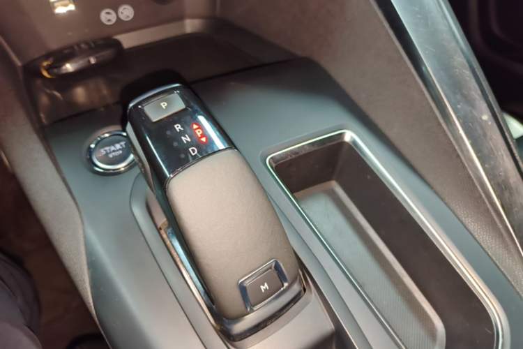 Used Peugeot 4008 2018 350THP Elite Edition Gear Lever