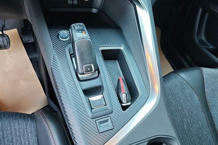 Used Peugeot 4008 2018 350THP Elite Edition Gear Lever