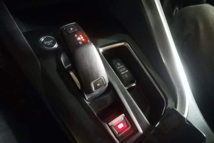 Used Peugeot 4008 2018 350THP Elite Edition Gear Lever