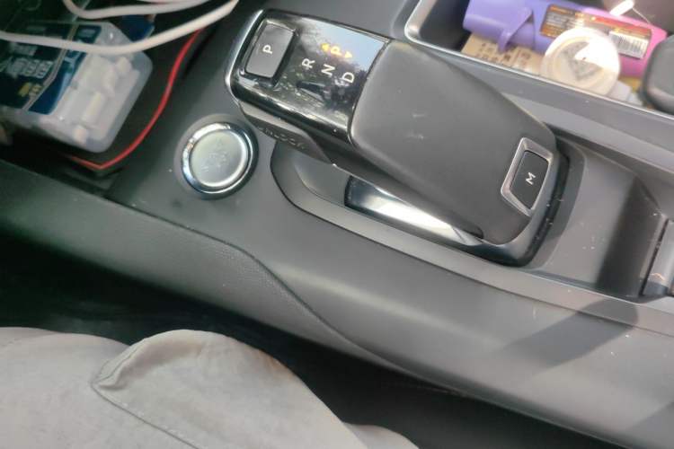 Used Peugeot 4008 2018 350THP Elite Edition Gear Lever