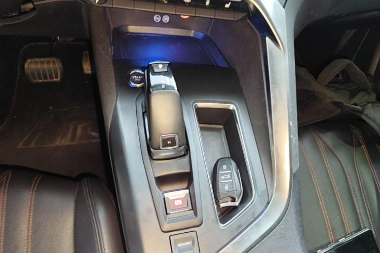 Used Peugeot 4008 2018 350THP Elite Edition Gear Lever