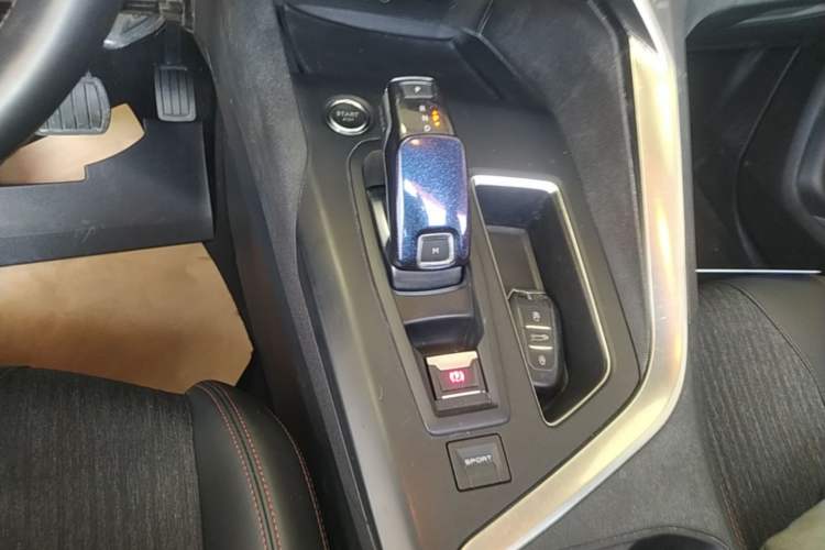 Used Peugeot 4008 2018 350THP Elite Edition Gear Lever
