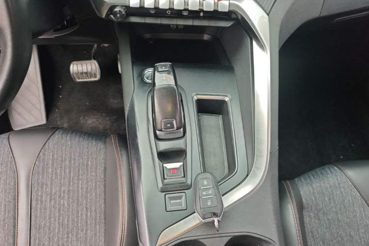 Used Peugeot 4008 2018 350THP Elite Edition Gear Lever