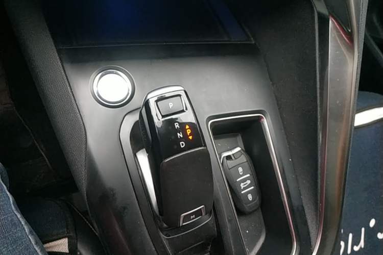 Used Peugeot 4008 2018 350THP Elite Edition Gear Lever
