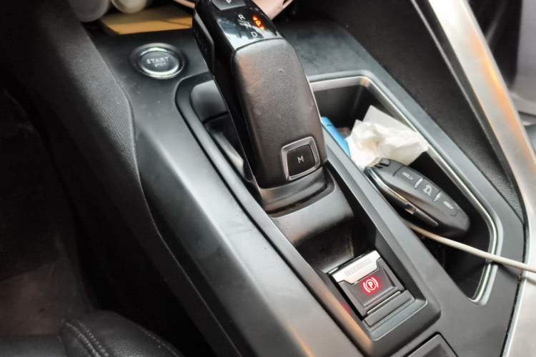 Used Peugeot 4008 2018 350THP Elite Edition Gear Lever