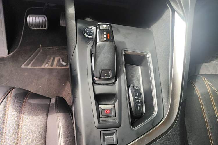 Used Peugeot 4008 2018 350THP Elite Edition Gear Lever