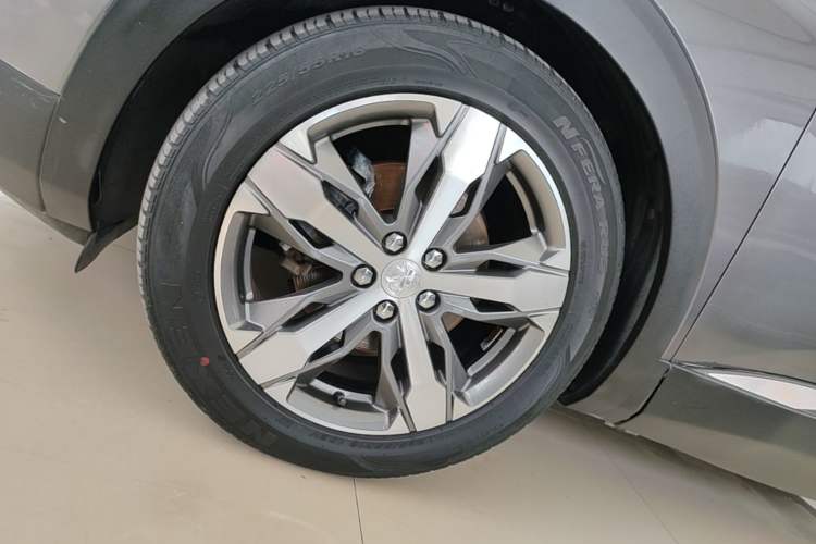 Used Peugeot 4008 2018 350THP Elite Edition Left Front Wheel Hub