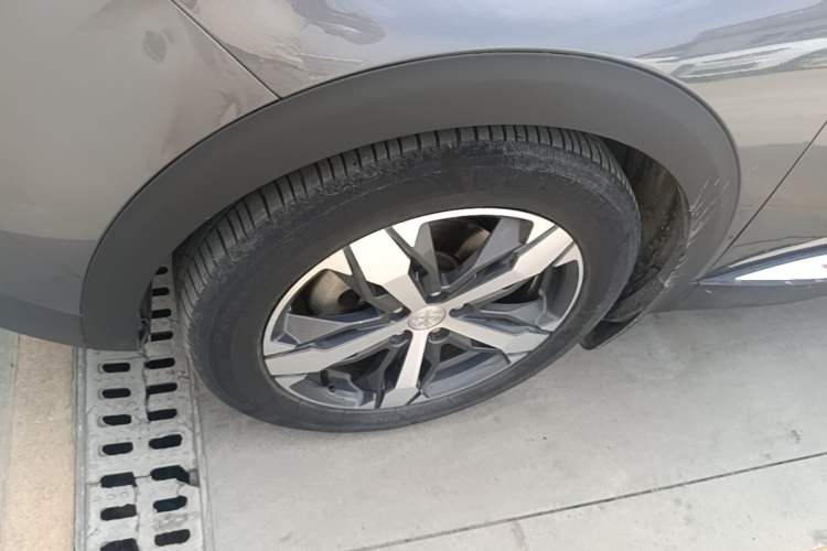 Used Peugeot 4008 2018 350THP Elite Edition Left Front Wheel Hub