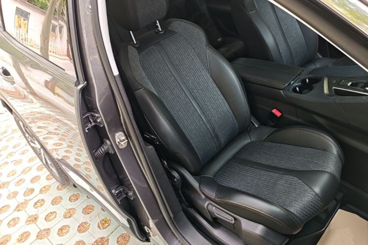 Used Peugeot 4008 2018 350THP Elite Edition Right Front Seat