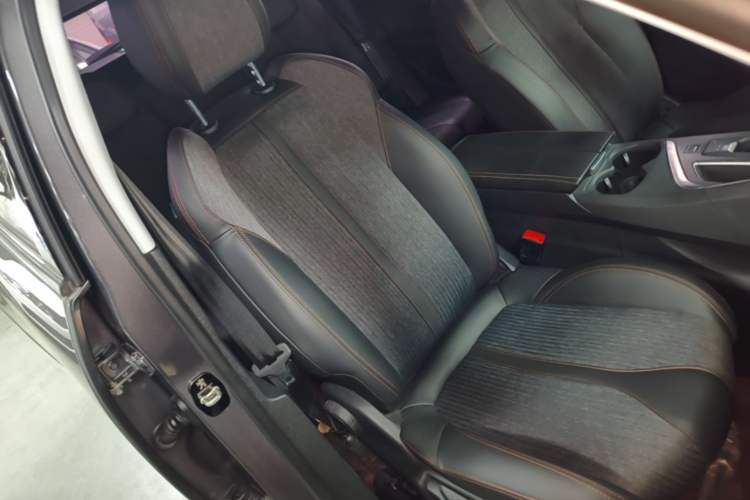 Used Peugeot 4008 2018 350THP Elite Edition Right Front Seat