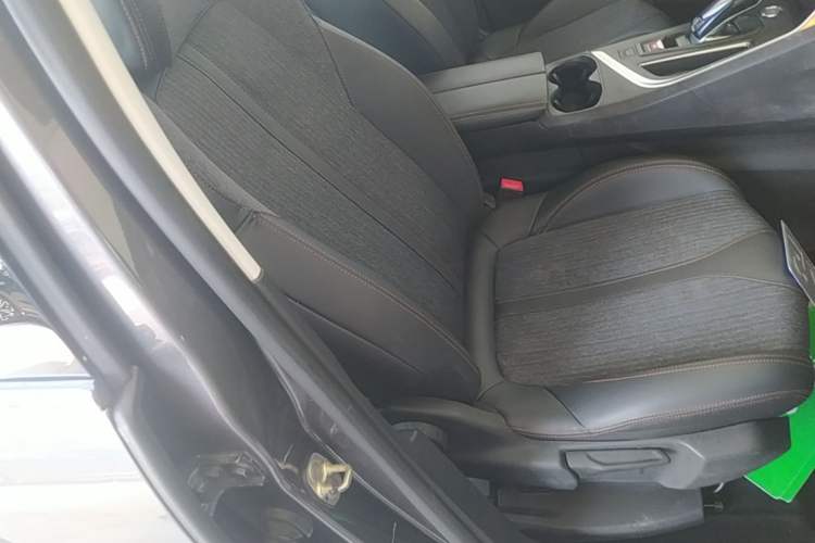 Used Peugeot 4008 2018 350THP Elite Edition Right Front Seat