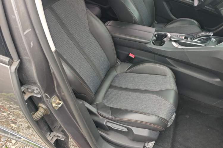 Used Peugeot 4008 2018 350THP Elite Edition Right Front Seat