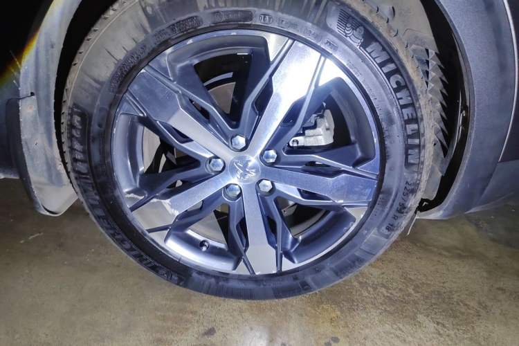 Used Peugeot 4008 2018 350THP Elite Edition Right Front Wheel Hub