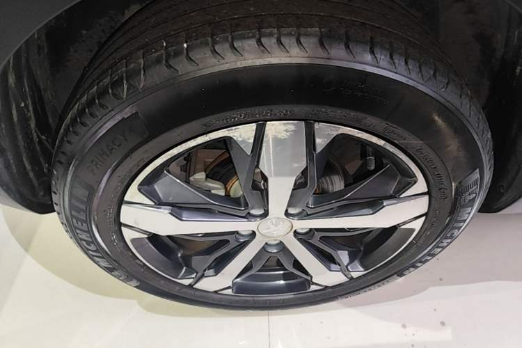 Used Peugeot 4008 2018 350THP Elite Edition Right Rear Wheel Hub
