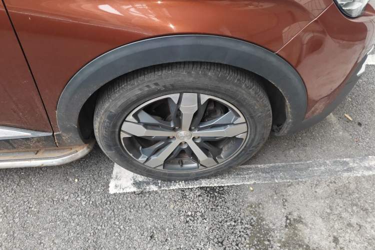Used Peugeot 4008 2018 350THP Elite Edition Right Front Wheel Hub