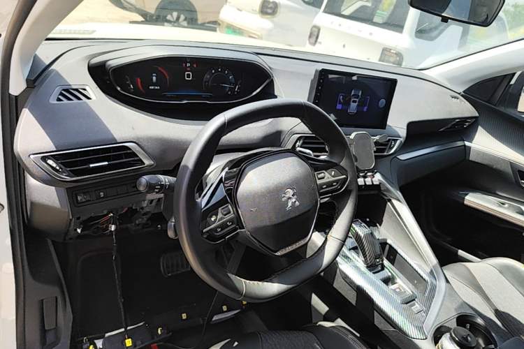 Used Peugeot 4008 2018 380THP Elite Edition Center Console