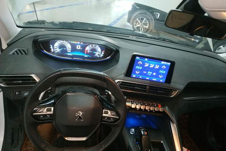 Used Peugeot 4008 2018 350THP Elite Edition Center Console