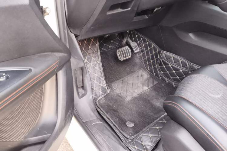 Used Peugeot 4008 2018 350THP Elite Edition Driver Seat