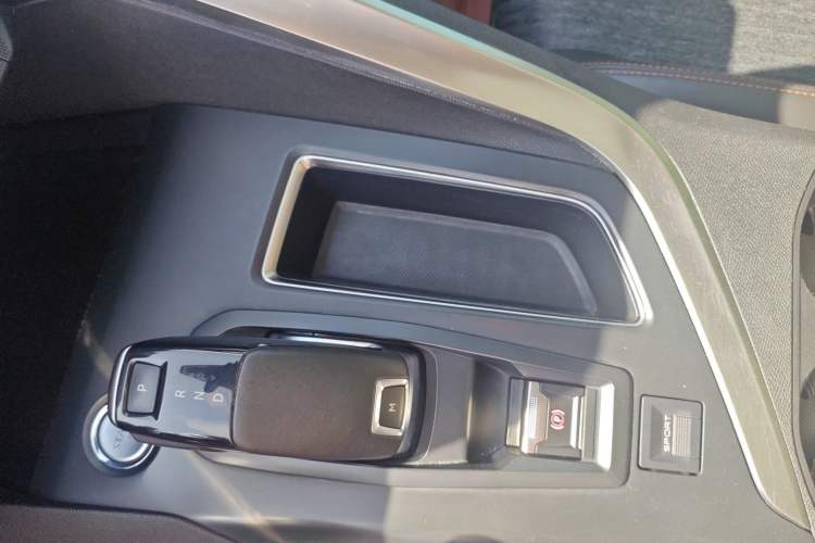 Used Peugeot 4008 2018 350THP Elite Edition Gear Lever