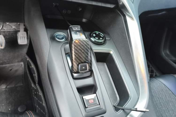 Used Peugeot 4008 2018 350THP Elite Edition Gear Lever