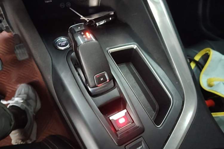 Used Peugeot 4008 2018 350THP Elite Edition Gear Lever