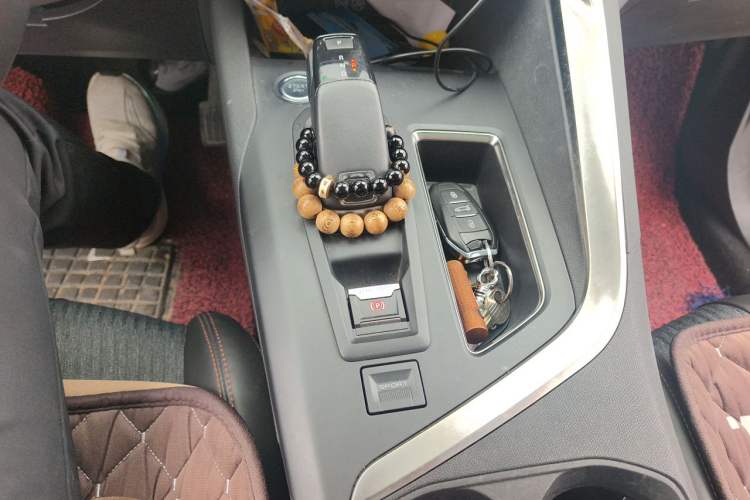 Used Peugeot 4008 2018 350THP Elite Edition Gear Lever