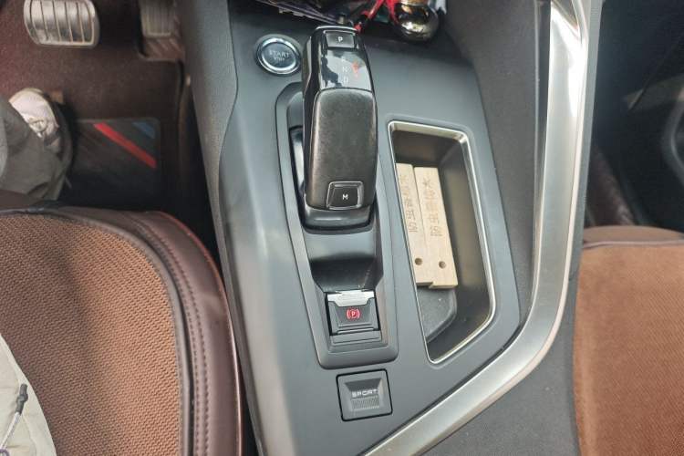 Used Peugeot 4008 2018 350THP Elite Edition Gear Lever