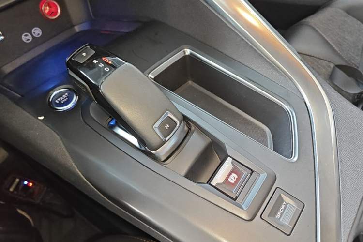Used Peugeot 4008 2018 350THP Elite Edition Gear Lever